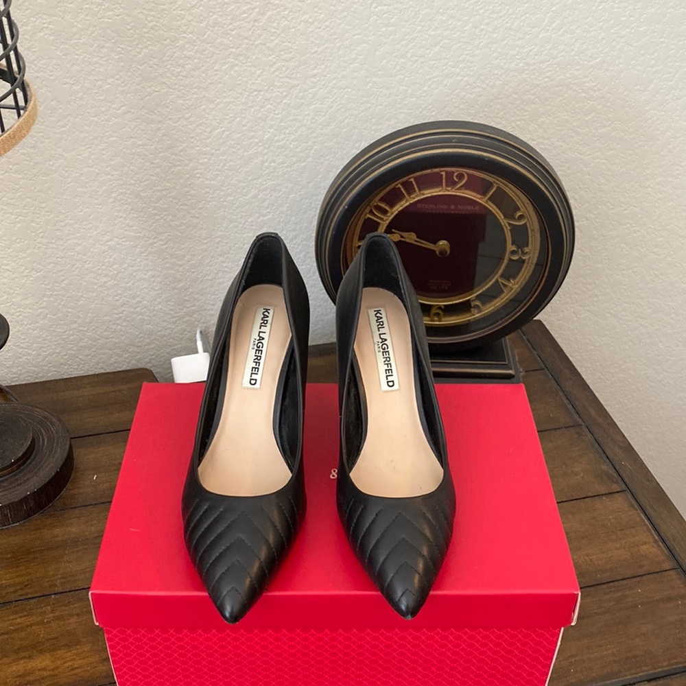 Karl Lagerfeld classic black leather pumps . Size 6.5